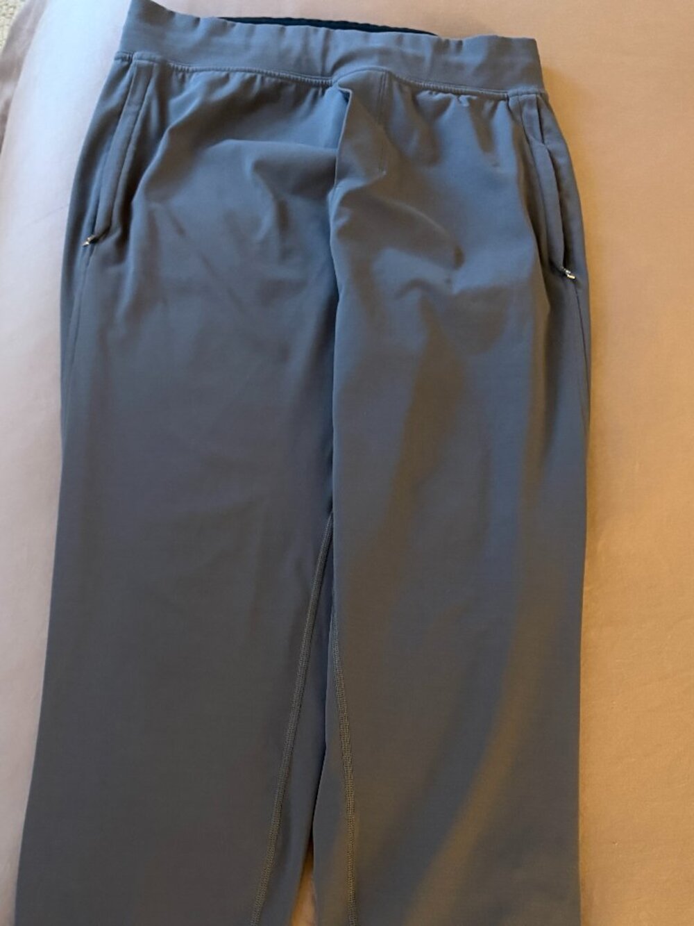 Luluemon Workout Pants Men's Gray Small with Zippered Pockets and Ankles Stretch